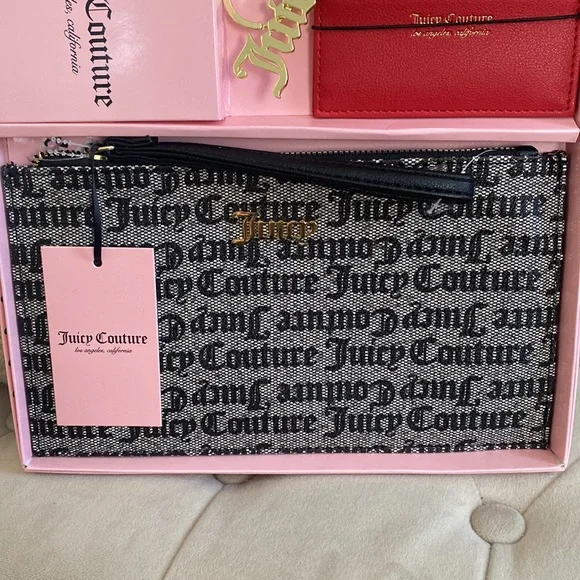 ❤️ ✨SALE!✨ Juicy Couture ‘Goth Stat’ Gift Set - Wristlet, Card Case, Keychain - Picture 4 of 8
